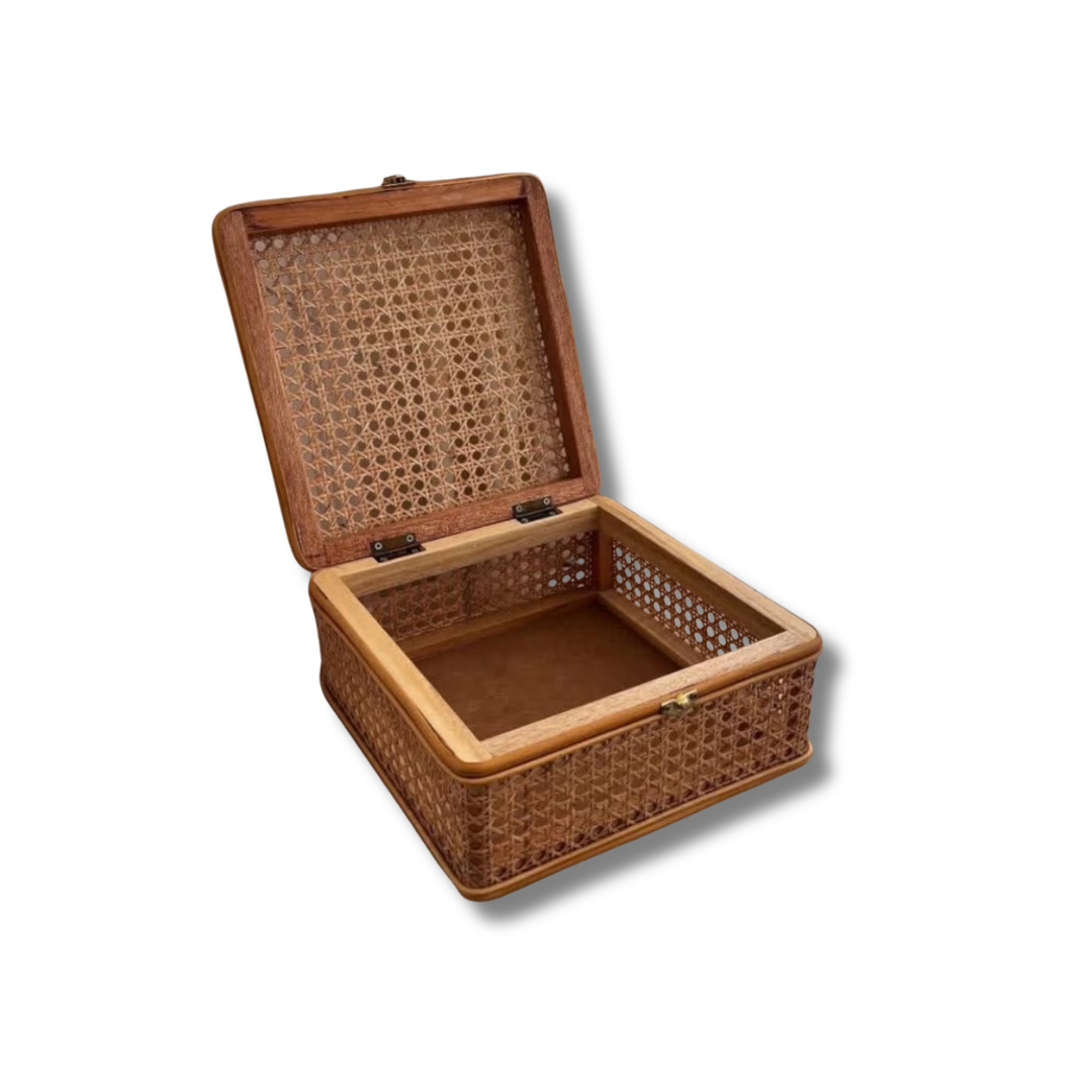Vintage Cane Storage Box with Lid – Handcrafted Rattan Decorative Organizer